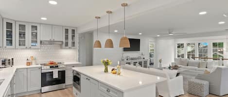 House (6 Bedrooms) | Interior