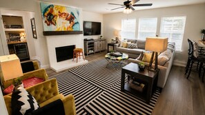 Modern eclectic living room design - Private Pool Retreat/Sleeps14/Near Lake & Casino (Sherman)