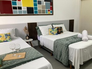 1 bedroom, free WiFi, bed sheets - Heart of Rosa - Praia do Rosa - Studio for 3 people, 300 meters from the town center. (Imbituba)