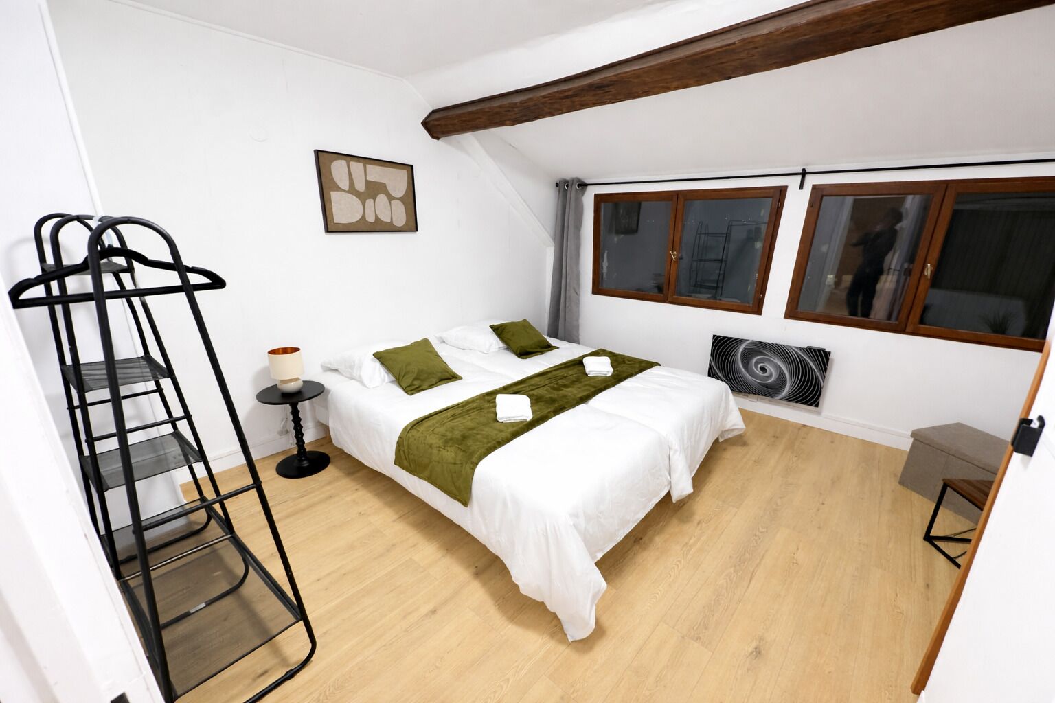 2 slaapkamers, een strijkplank/strijkijzer, gratis wifi, beddengoed