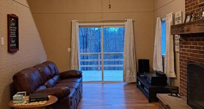 Cute and cozy cabin with 2 bedrooms in peaceful Gosport Indiana.