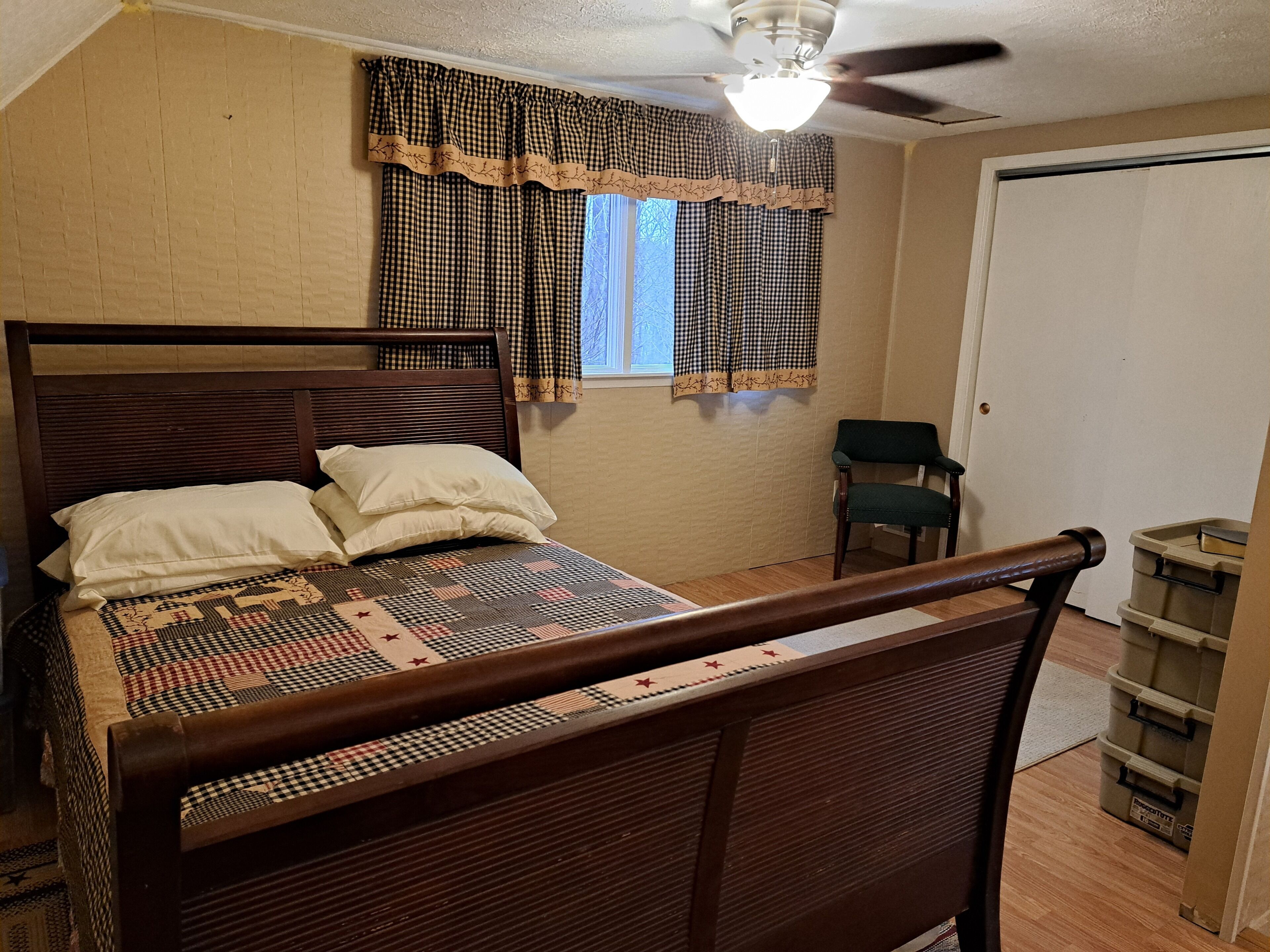 2 slaapkamers, een strijkplank/strijkijzer, wifi, beddengoed