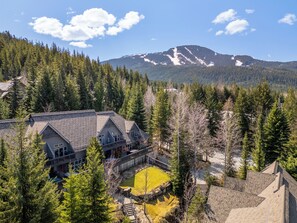 Exterior - Steller's Jay Chalet - private hot tub, ski in/out (Whistler)