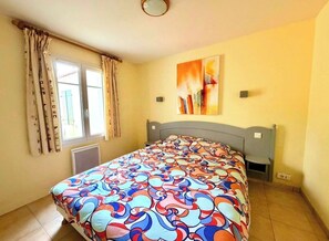 2 Schlafzimmer, Reisekinderbett, Bettwäsche