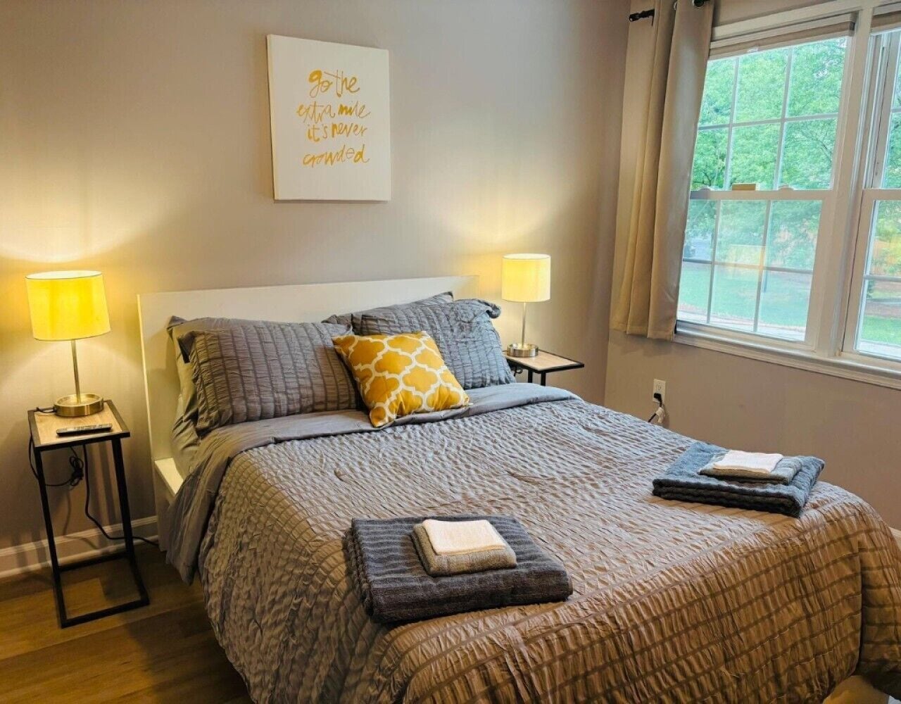2 bedrooms, iron/ironing board, WiFi, bed sheets