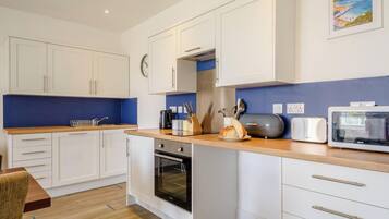Fridge, microwave, oven, coffee/tea maker