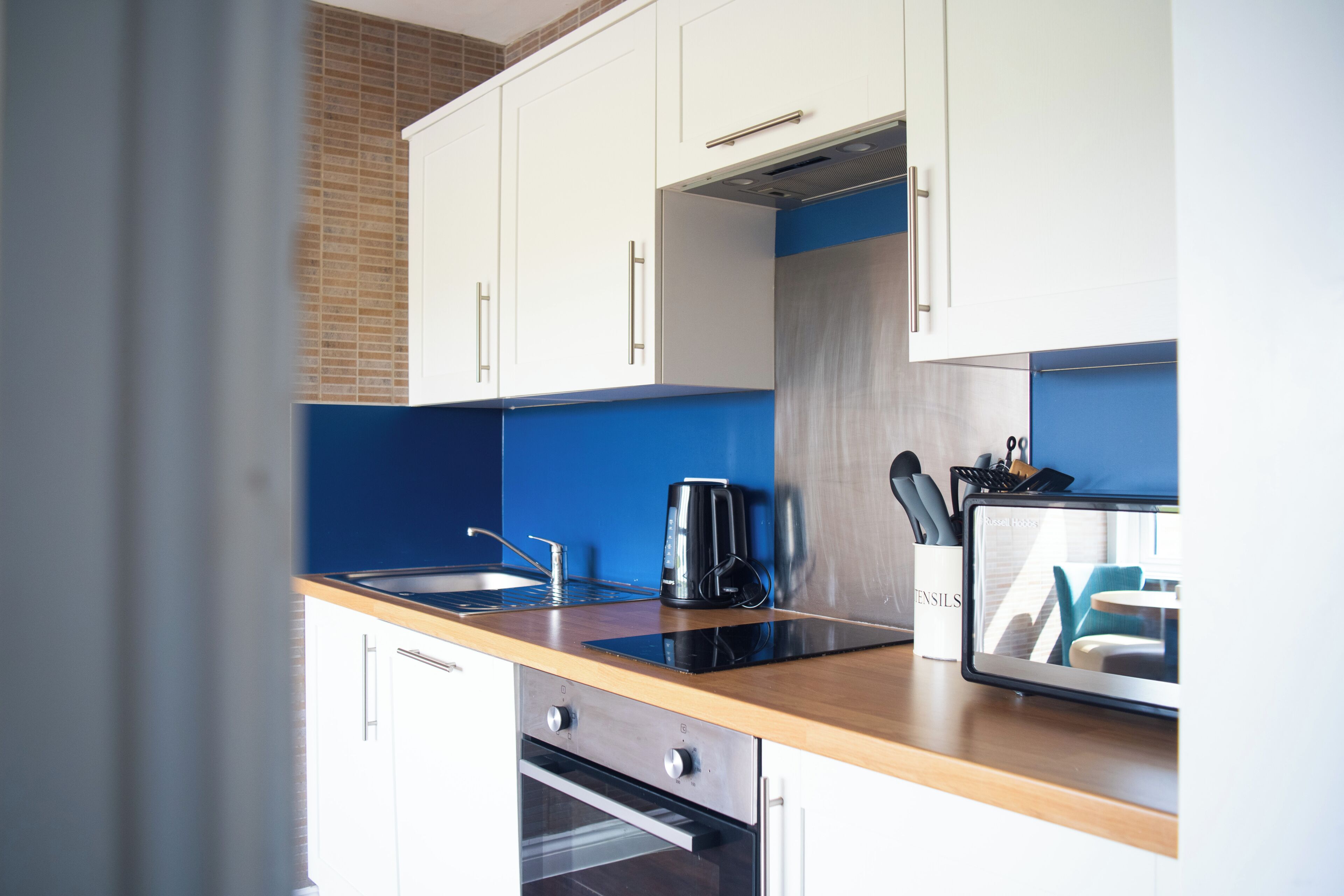 Fridge, microwave, oven, coffee/tea maker