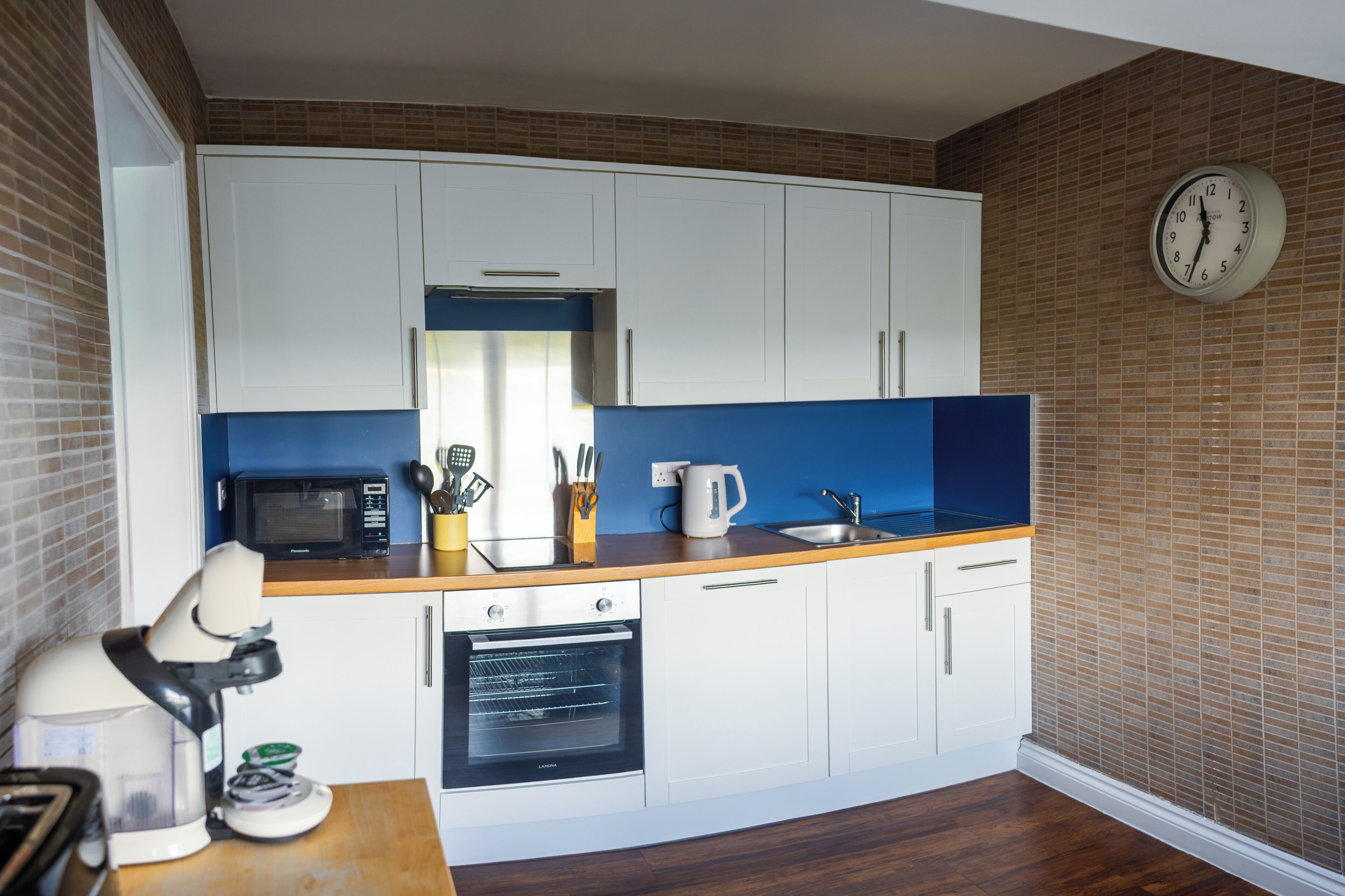 Fridge, microwave, oven, coffee/tea maker