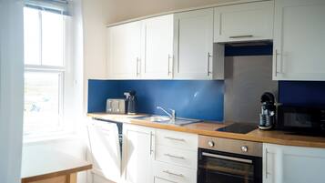 Fridge, microwave, oven, coffee/tea maker