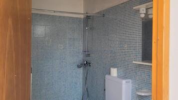 Doccia, asciugacapelli, bidet, asciugamani