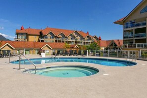 Indoor pool, outdoor pool - Top-Floor Luxury Waterfront Resort Condo Kelowna (Kelowna)