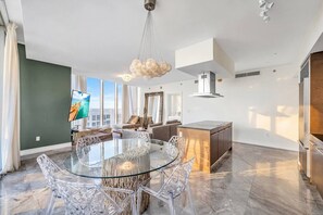 Interior - Icon Brickell 2BDR 49th Fl Ocean & Pool Views (Miami)