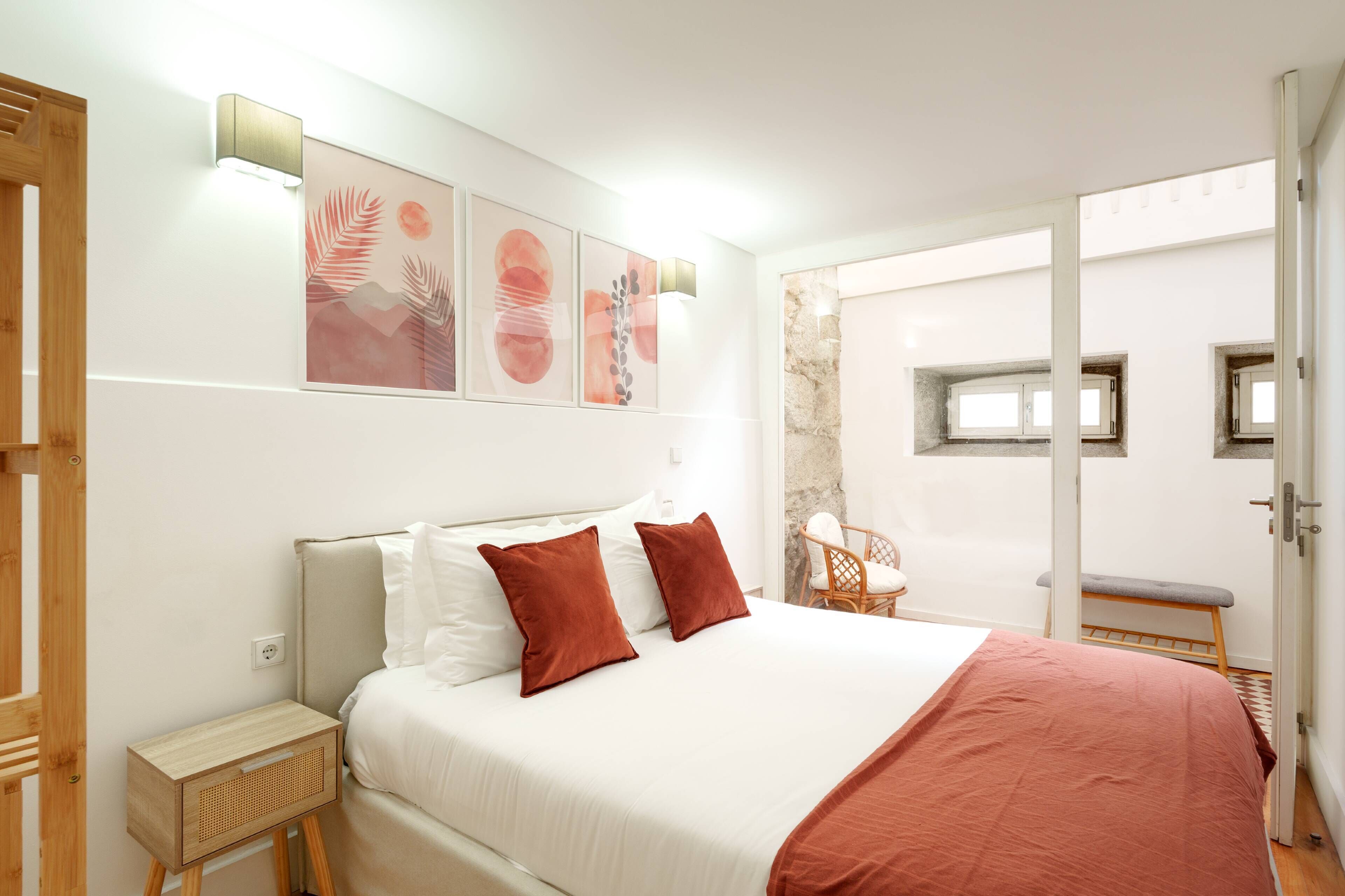 2 bedrooms, iron/ironing board, Internet, bed sheets