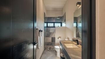 Luxury House, Garden View | Bathroom