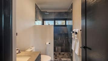 Luxury House, Garden View | Bathroom