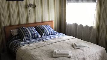 2 bedrooms, iron/ironing board, internet, bed sheets