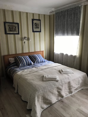 2 makuuhuonetta, silitysrauta/-lauta, internet, vuodevaatteet