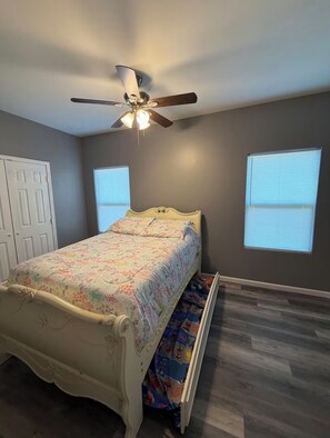 3 habitaciones, tabla de planchar con plancha y wifi gratis 