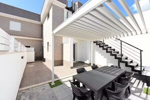 Outdoor dining - Vrbo Property (Isola Sacra)