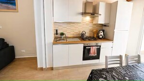 Private kitchen - Vacation House Grecale Apartment Leonardo Airport (Isola Sacra)