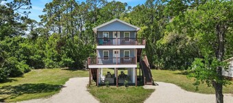 Modern Coastal Stay Near Apalachicola Bay