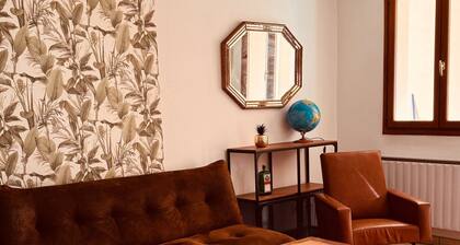 Appartement très calme avec une belle terrasse en plein centre ville et en rdc