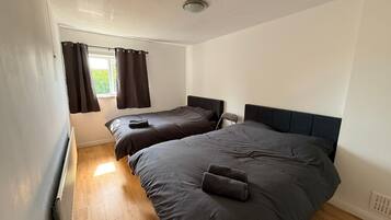 3 bedrooms, iron/ironing board, WiFi, bed sheets
