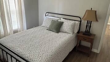 2 chambres, fer et planche à repasser, Wi-Fi gratuit, draps fournis