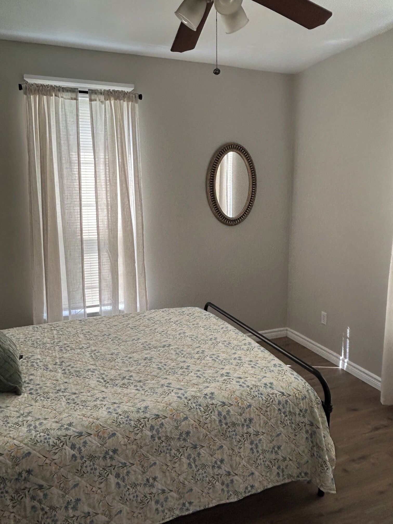 2 chambres, fer et planche à repasser, Wi-Fi gratuit, draps fournis