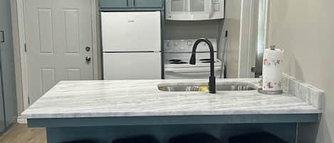 Fridge, microwave, oven, coffee/tea maker
