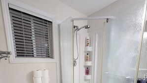 Room, 1 Bedroom | Bathroom