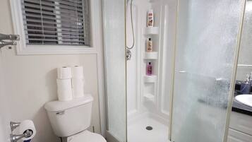Room, 1 Bedroom | Bathroom