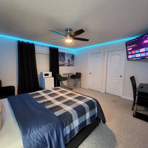 Room-platinum Staycation Suite Parking