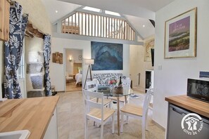Dining - Vrbo Property (PLUSSULIEN)