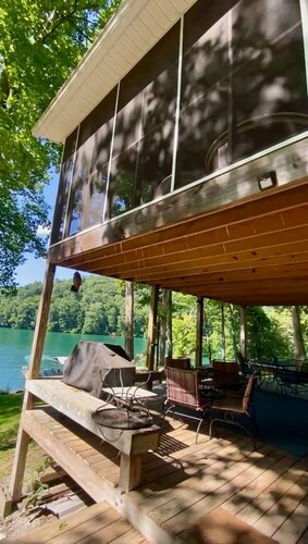 Norris Lake Front Rentals: Cat-Coll Cottage
Lovely 2 bedroom w/private dock