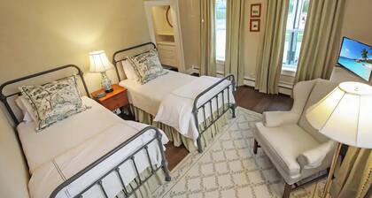 Relaxing One-Bedroom Retreat Close to Everything-Stay at the YWCA- Two Twin Beds