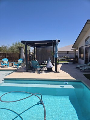 Pool - Beautiful Mid Century Modern 2/2 with resort style backyard in Sun City West (Sun City West)