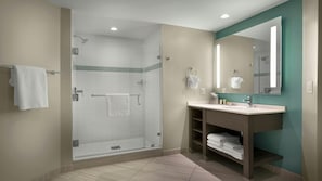 Shower, towels - Myrtle Beach Oceanfront Stay with Pool & Spacious 1BR Plus Suite (Myrtle Beach)