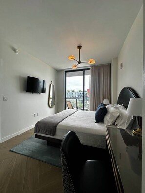 Iron/ironing board, Internet, bed sheets