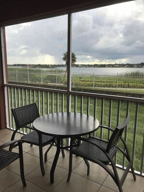 Outdoor dining - Westgate Lake 2 Bed in Orlando close to Disney (Orlando)