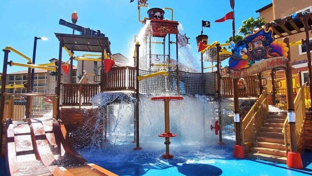 A water play area with a pirate-themed design, including a ship's wheel and a 'Welcome' sign. - Westgate Lake 2 Bed in Orlando close to Disney (Orlando)