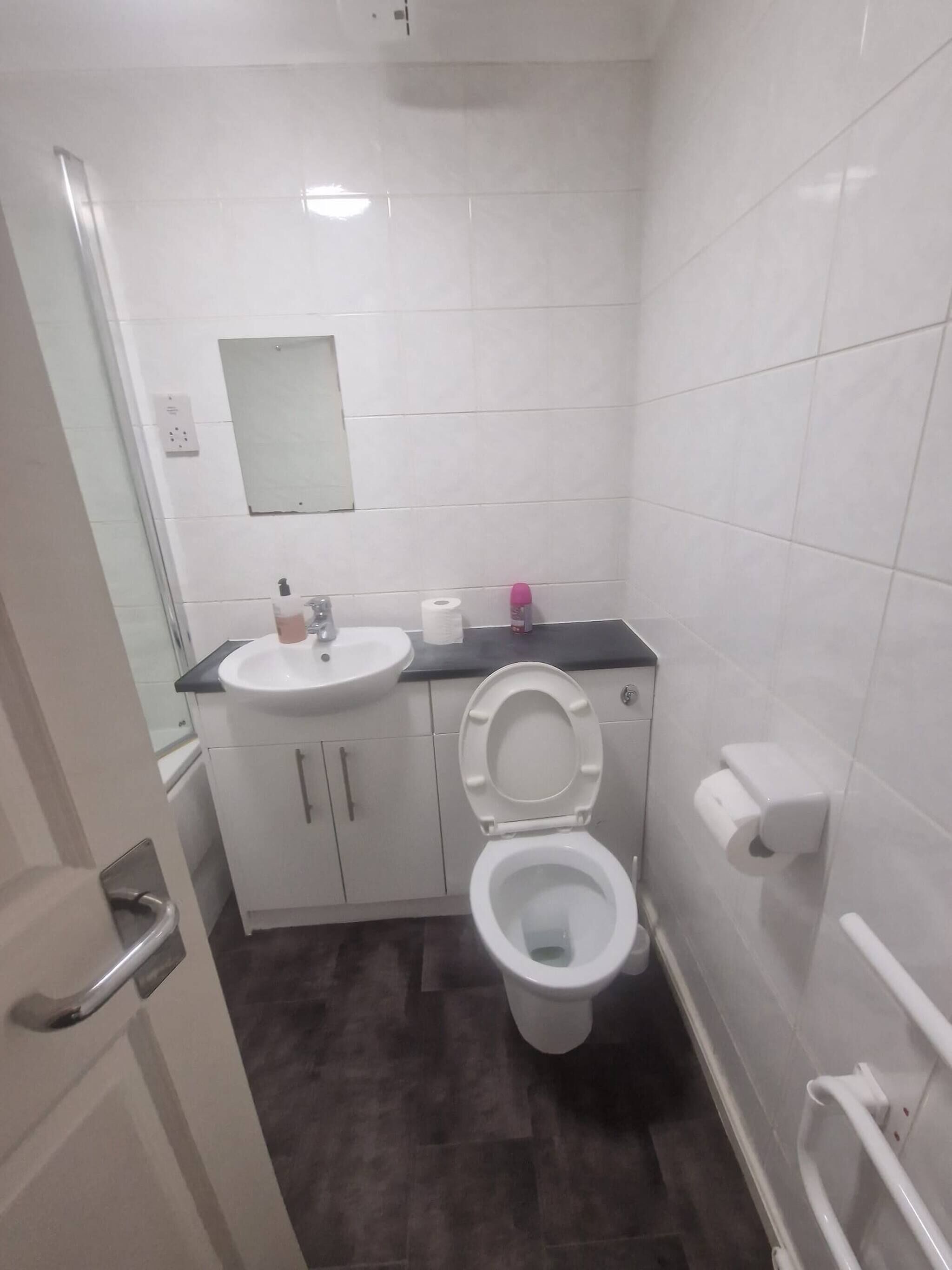 Apartment, 1 Bedroom, Accessible, Balcony | Bathroom