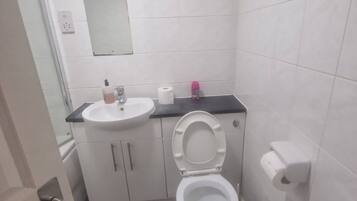 Apartment, 1 Bedroom, Accessible, Balcony | Bathroom