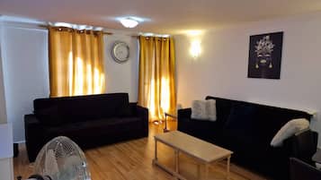 Apartment, 1 Bedroom, Accessible, Balcony | Living room