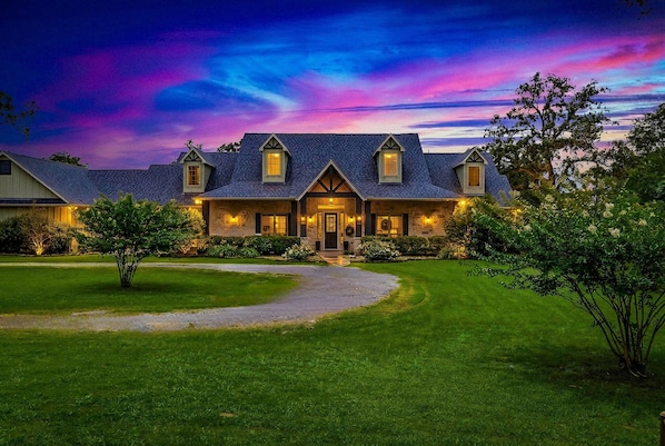 Exterior - Ranch Retreat with Private Pool, less than an hour to Bryan/College Station, TX (Madisonville)