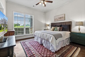 5 slaapkamers, een strijkplank/strijkijzer, gratis wifi, beddengoed