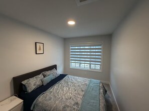 3 habitaciones, tabla de planchar con plancha, wifi y ropa de cama 