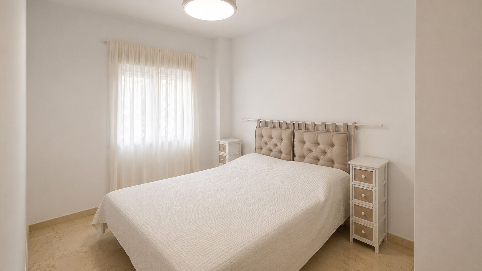 Tabla de planchar con plancha, Internet, ropa de cama