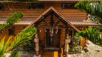 Cabin, 5 Bedrooms, Accessible, Smoking | Exterior