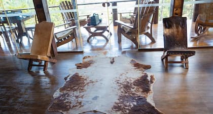 Luxurious Cabin Retreat in Las Jarabacoa With Private Pool, EL Reloj SE Detuvo